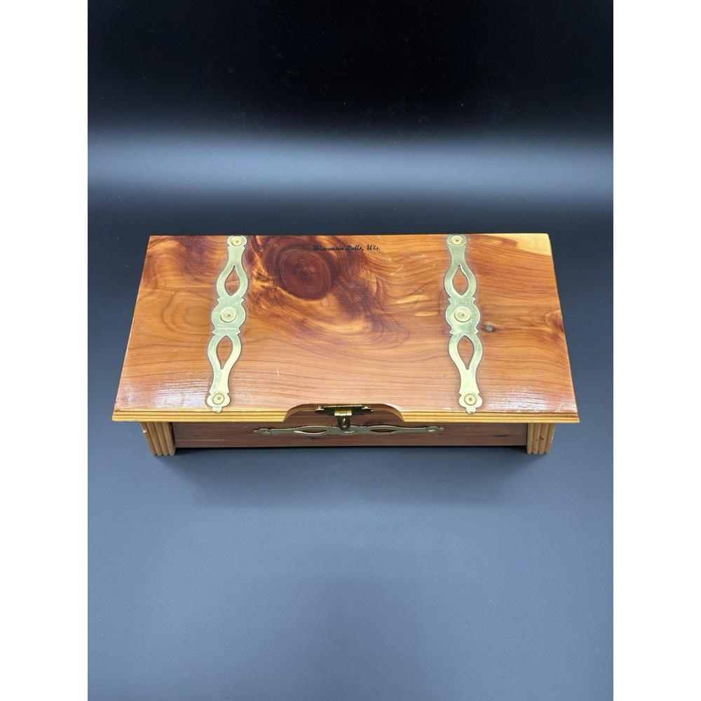 Vintage Cedar Wood Box Wisconsin Dells Souvenir Keepsake Trinket Chest Art Deco - Picture 2 of 13